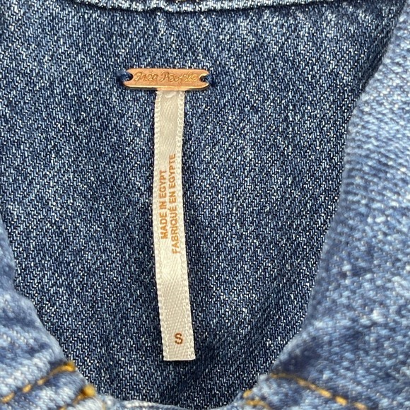 Free People Women’s The City Asymmetrical Blue Denim Jean Frayed Mini Dress Sz S - Picture 10 of 11